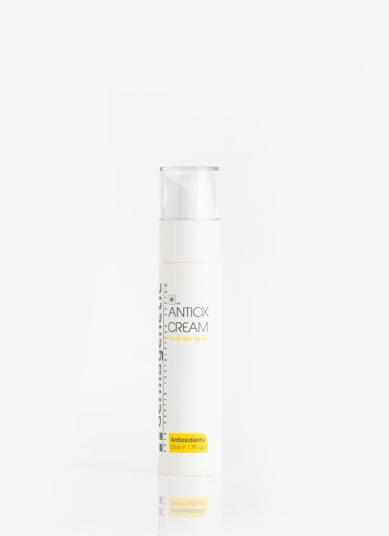 Antioxidant‑rich moisturizer with vitamin C that softens texture, fights free radicals, and strengthens skin’s defense—an excellent makeup base.