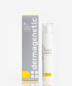 Antioxidant‑rich moisturizer with vitamin C that softens texture, fights free radicals, and strengthens skin’s defense—an excellent makeup base.